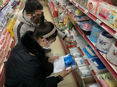 廣西有店鋪高價(jià)售賣假冒“三無”口罩,市場(chǎng)監(jiān)管局查扣3萬余只!【930新聞眼】