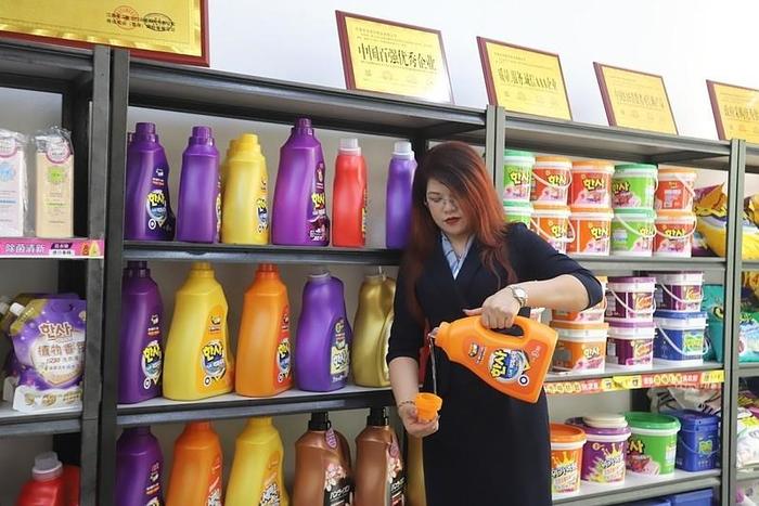 “漢獅”品牌洗護用品央視廣告暨戰(zhàn)略合作簽約儀式在莞成功舉行
